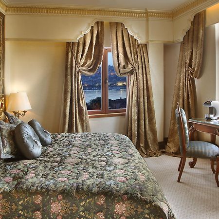 Daru Sultan Hotels Galata Istanbul Bagian luar foto A bedroom at the Four Seasons Hotel Istanbul