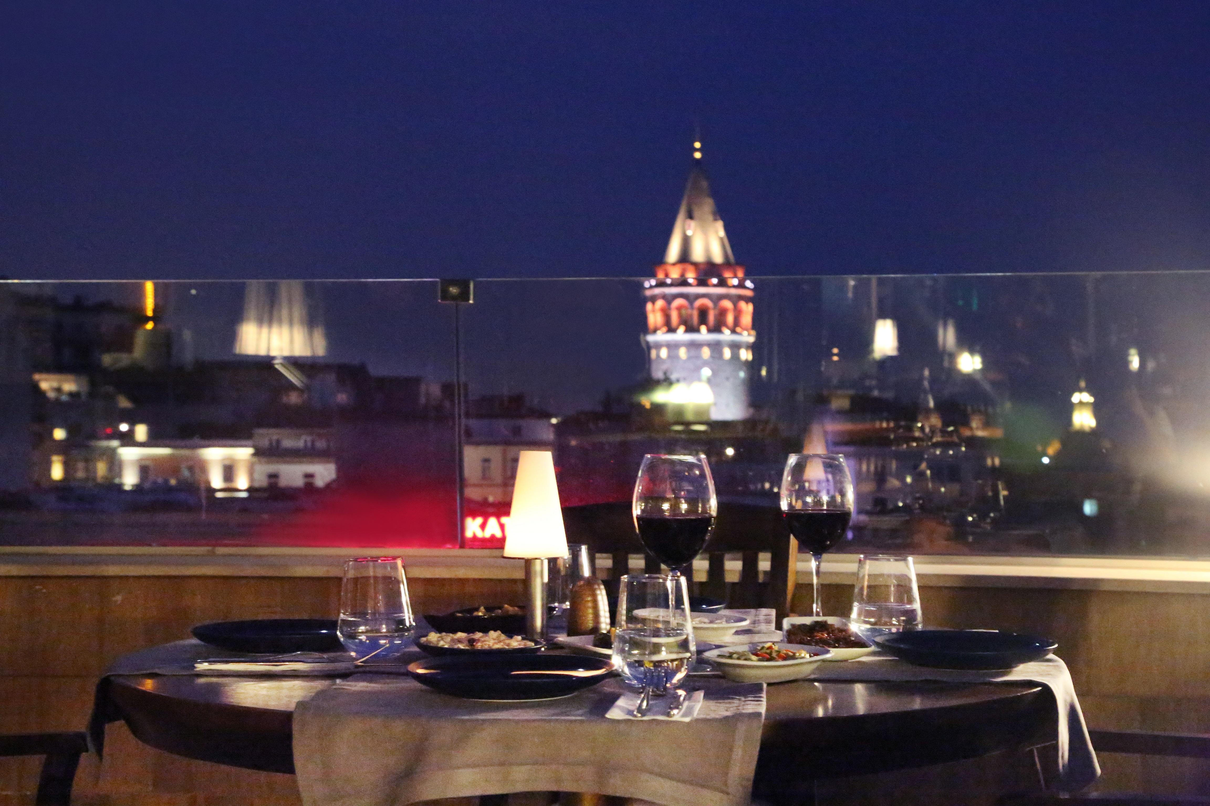 Daru Sultan Hotels Galata Istanbul Bagian luar foto The view from the hotel