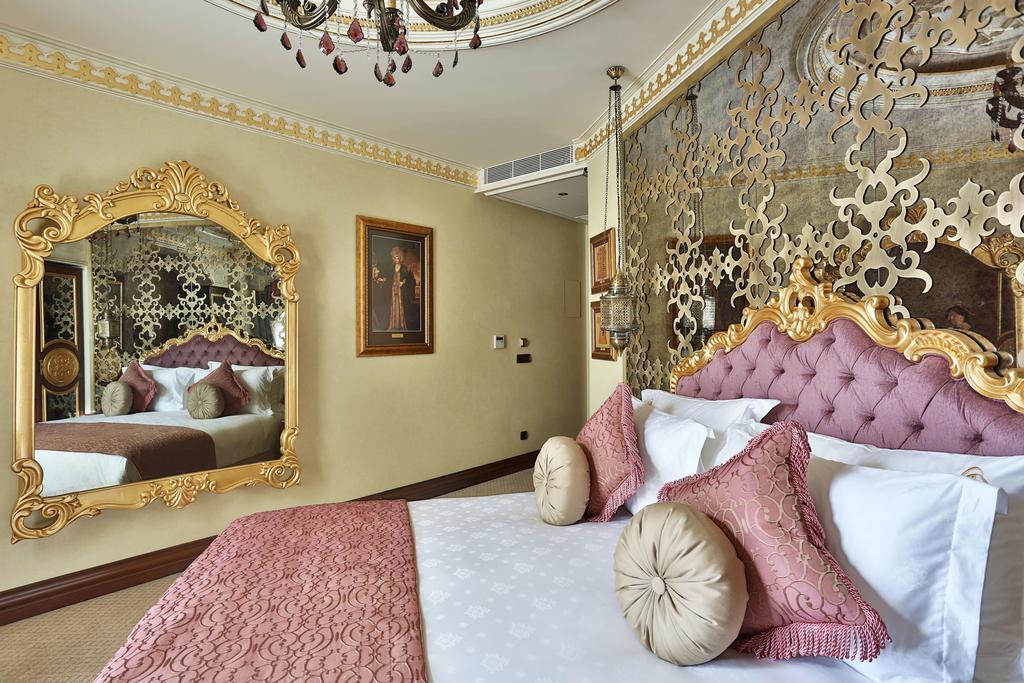 Daru Sultan Hotels Galata Istanbul Bagian luar foto A bedroom at the hotel