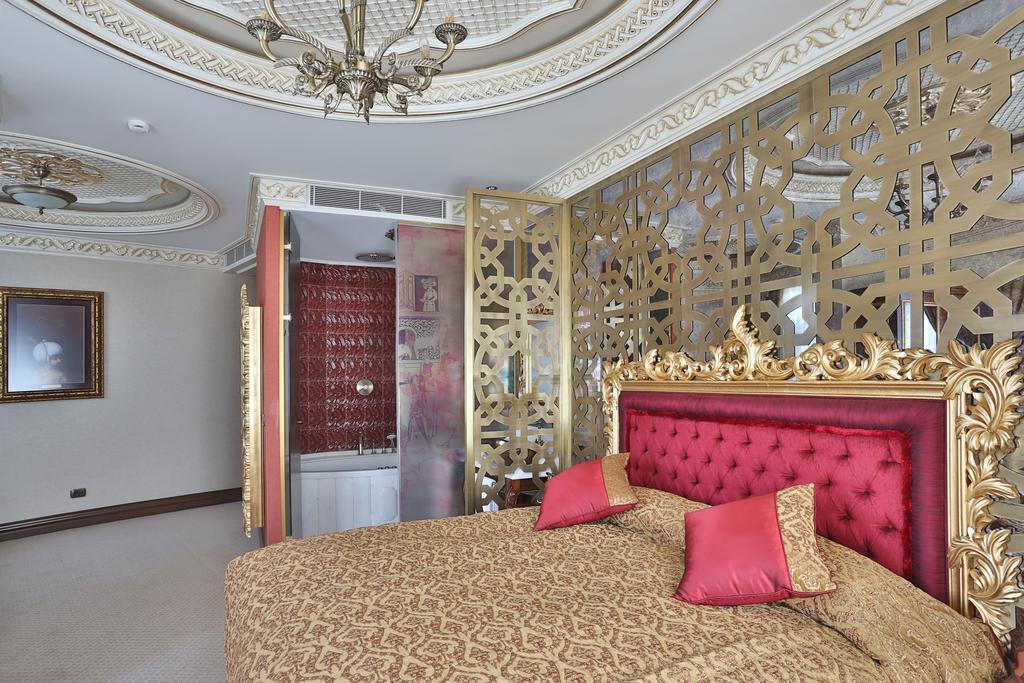 Daru Sultan Hotels Galata Istanbul Bagian luar foto A bedroom in the hotel